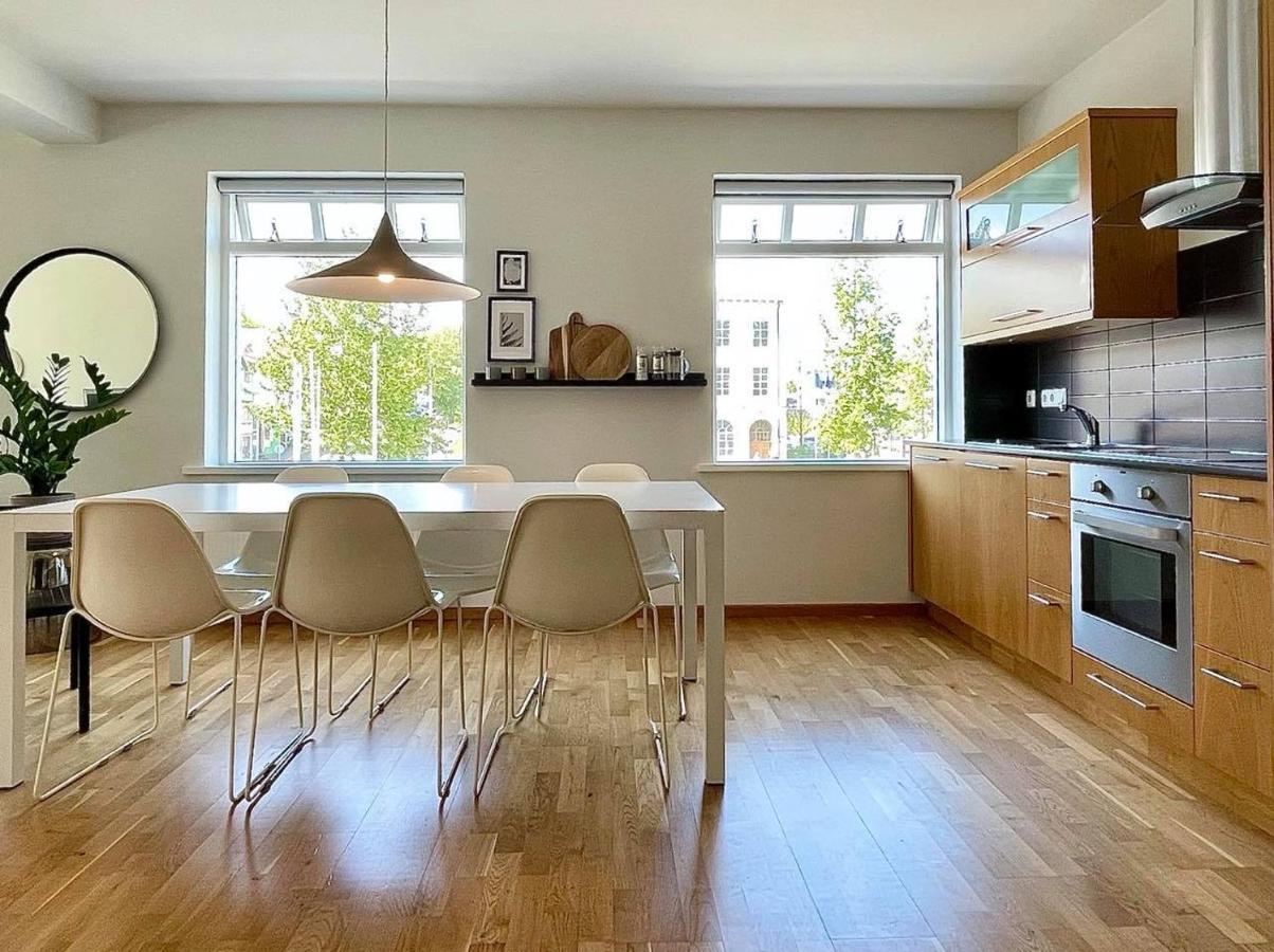 אקורירי Day Dream Townhall Square Apartments מראה חיצוני תמונה